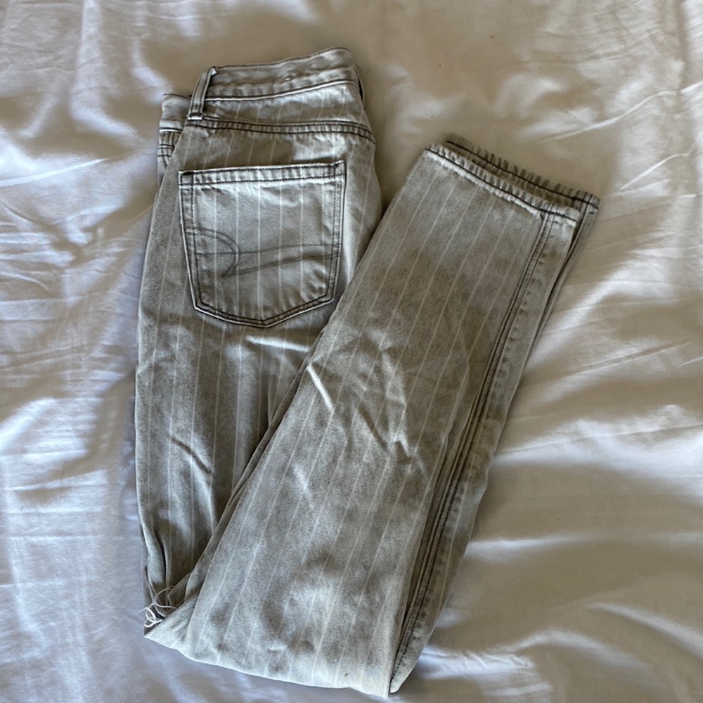Distressed American Eagle mom jeans